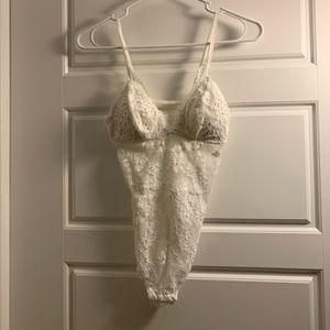 White knitted style body suit